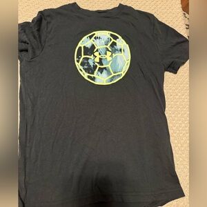 Under Armour boys size small shirt